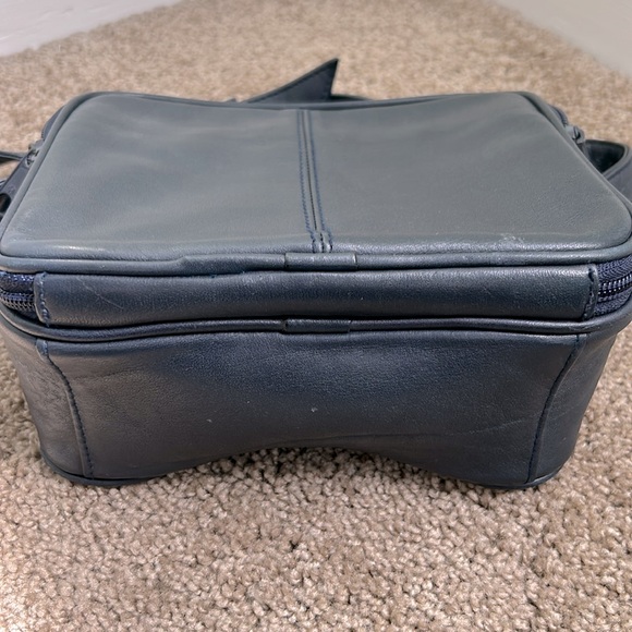 Jones New York Vintage Leather Camera Crossbody Bag - Picture 6 of 6